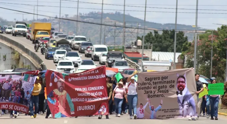 Burócratas cesados piden disculpa pública del gobernador Salomón Jara
