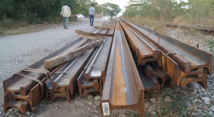 Por adeudos, empresarios de Matías Romero paran obras del centro de operaciones del Tren Transístmico