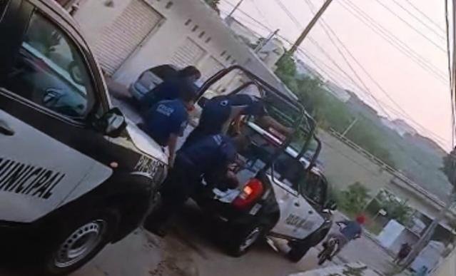 Abuso policial en Oaxaca: uniformada de Salina Cruz golpea a mujer detenida