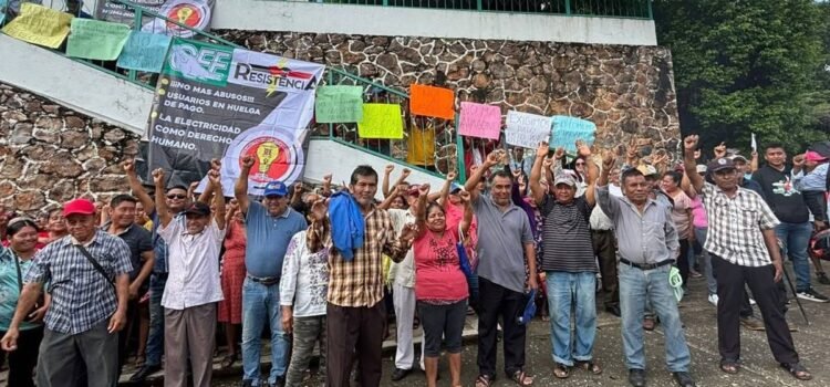 Cientos protestan y realizan bloqueos en el Istmo de Oaxaca para exigir el derecho humano a la energía eléctrica