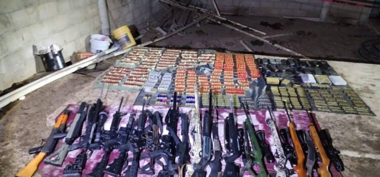 Aseguran armas, drogas y vehículos de grupos criminales en Santiago Niltepec, en el Istmo de Oaxaca Aseguran armas, drogas y vehículos de grupos criminales en Santiago Niltepec, en el Istmo de Oaxaca