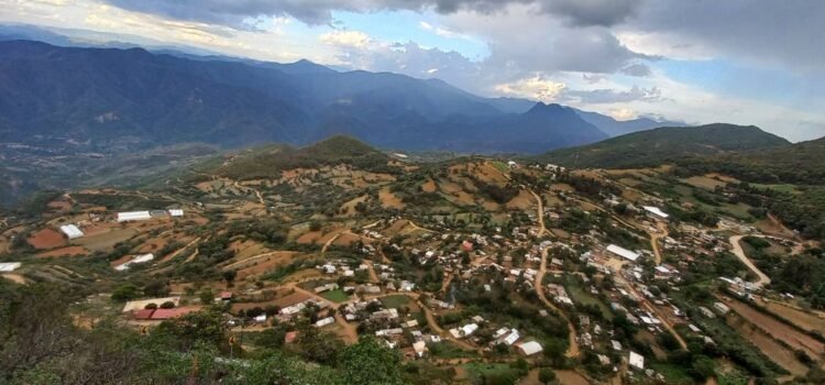 Suspenden clases en Santa María Yolotepec, Oaxaca, tras violencia por conflicto agrario