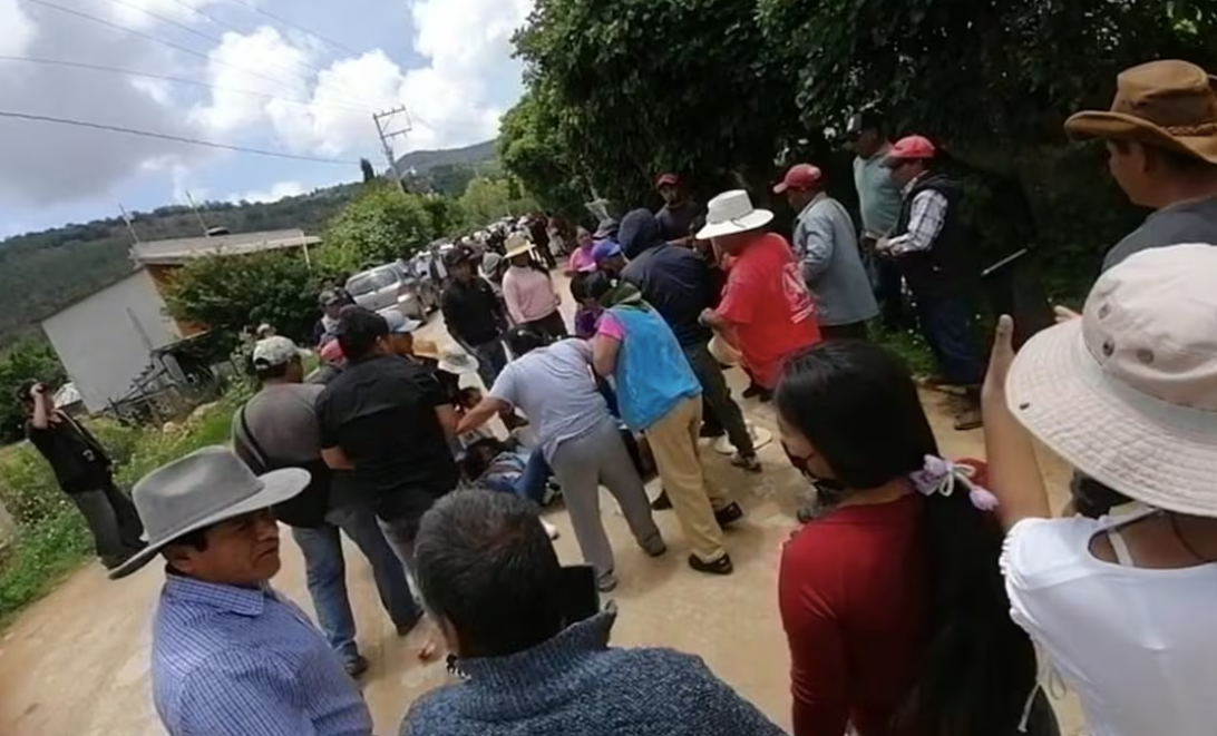 Acusan al edil de Santa María Apazco, Oaxaca, de agredir físicamente a mujeres indígenas de Llano de Sabino