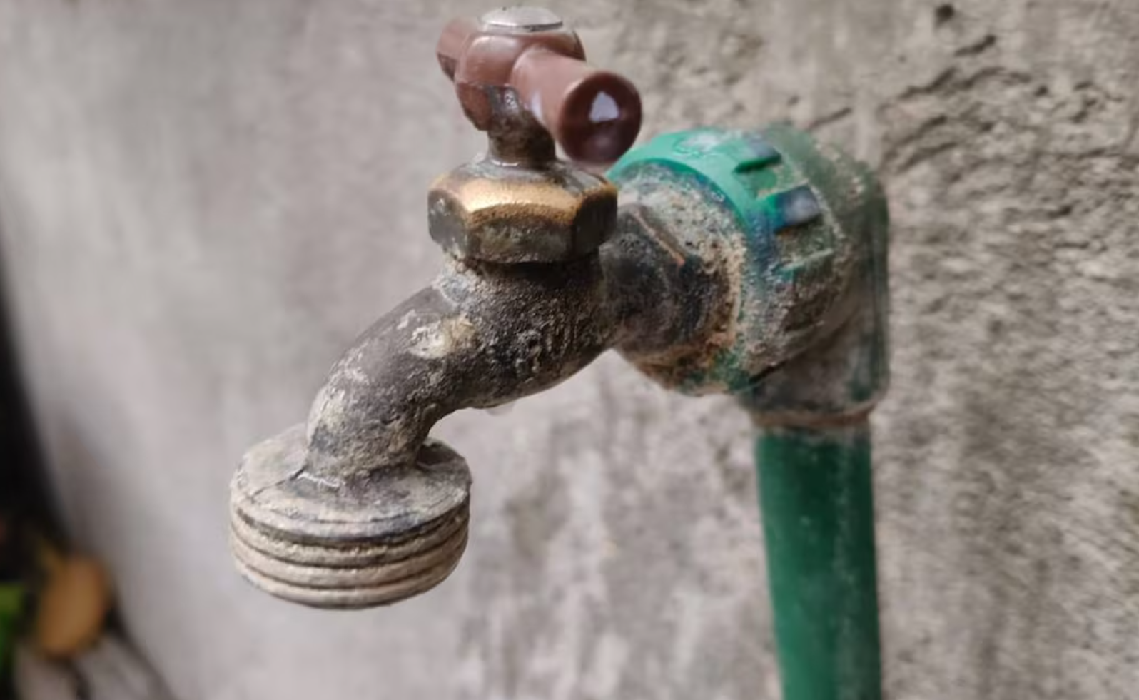 Autoridades de Oaxaca dejan sin agua potable a habitantes de San Antonio de la Cal desde hace 3 meses