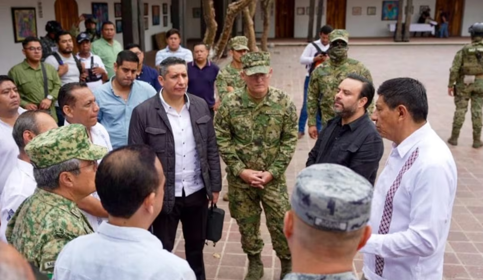 Salomón Jara propone reconstruir la policía municipal en Juchitán, Oaxaca